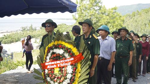 Đoàn Cựu chiến binh Bộ TTTT và Lãnh đạo Sở TTTT tỉnh Quảng Bình viếng mộ Đại tướng Võ Nguyên Giáp