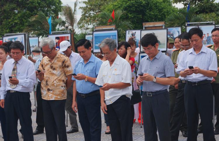 Các đồng chí Lãnh đạo tỉnh, Lãnh đạo các Sở, ban, ngành nhắn tin ủng hộ biển Đông do Sở TTTT tỉnh Quảng Bình phát động năm 2014